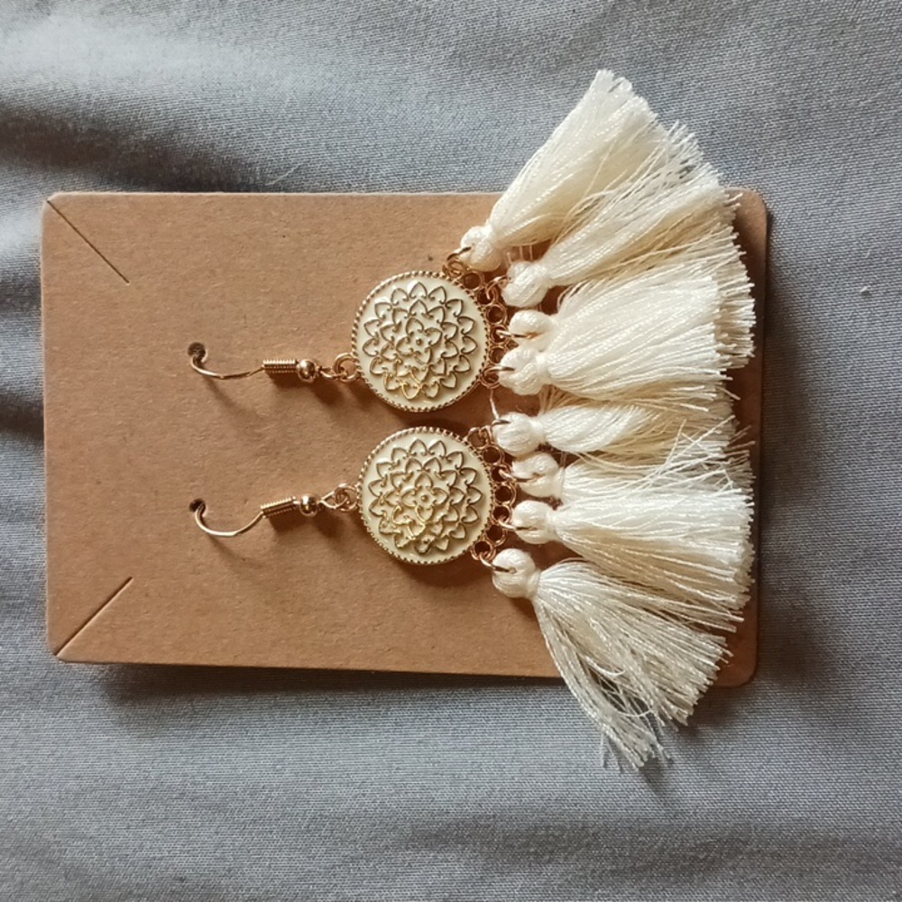 New Boho Style White and Gold Tassle Dangle Fashion Earrings